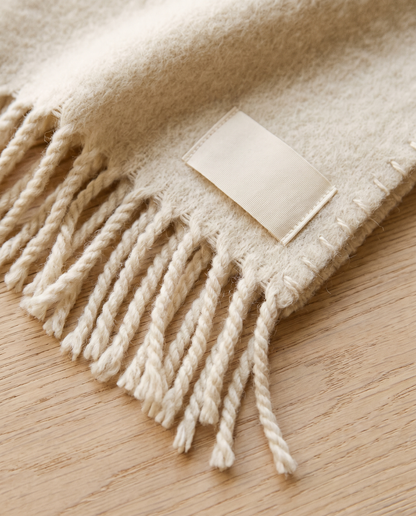 Twisted fringe edge with sewn-in label (concept image)